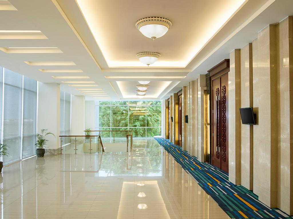 Hotel Santika Пекалонґан Екстер'єр фото