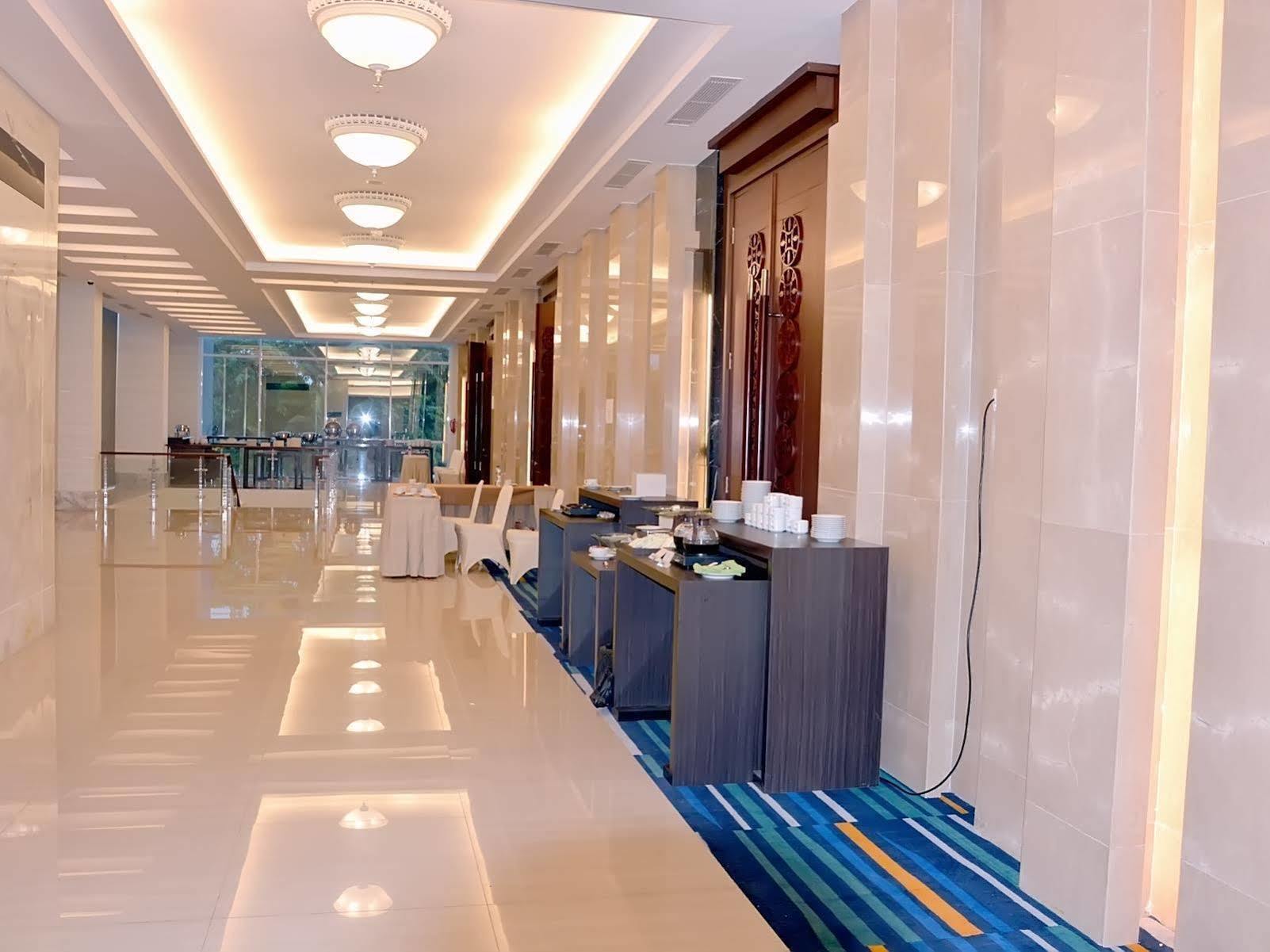 Hotel Santika Пекалонґан Екстер'єр фото